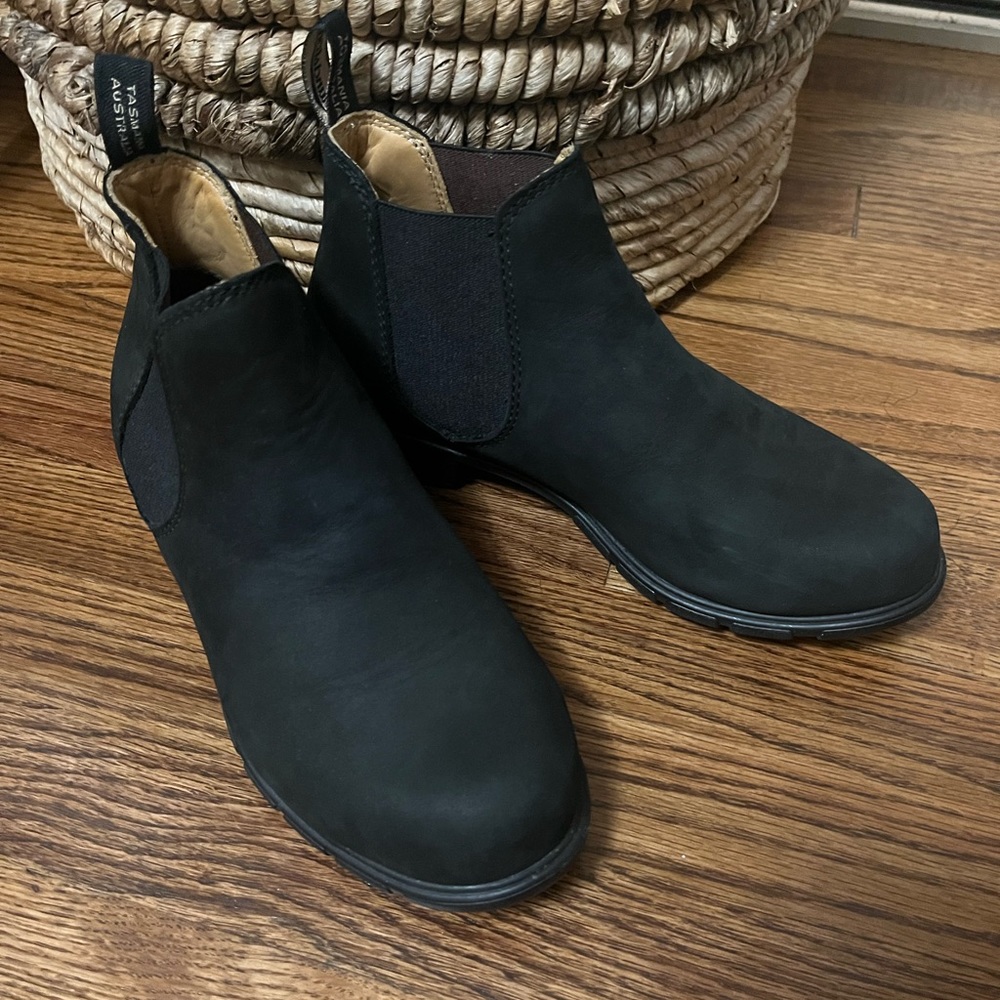 Blundstone #1971 black suede booties